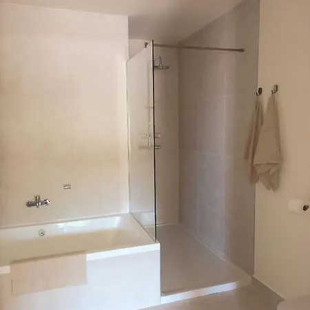 Jardinana Lotus 2 Bed Garden - Apartment
